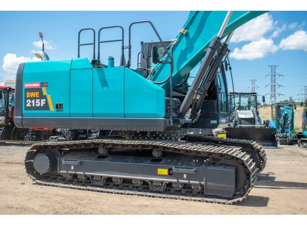 Piese Excavator senile SUNWARD SWE215F-5A de vanzare